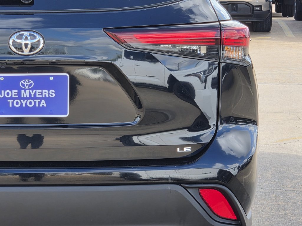 Used 2025 Midnight Black Metallic Toyota LE image 9