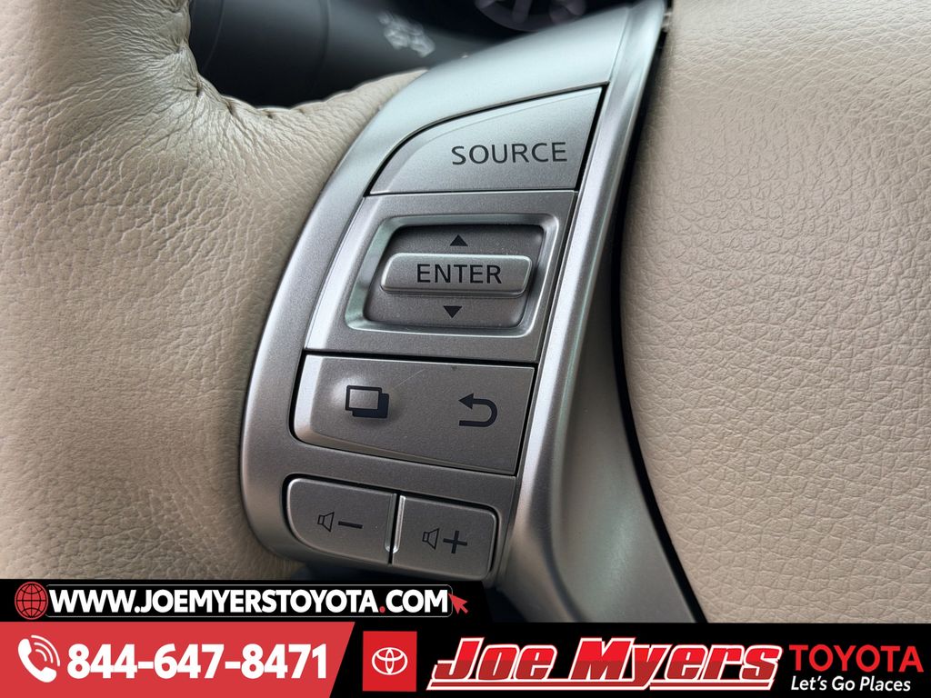 Used 2016 Cayenne Red Nissan 2.5 SL image 24