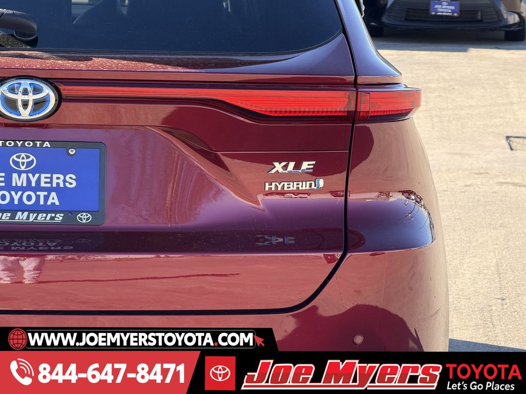 Used 2022 Ruby Flare Pearl Toyota XLE image 9