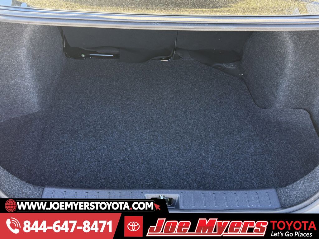 Used 2025 Gun Metallic Nissan 1.6 SV image 27