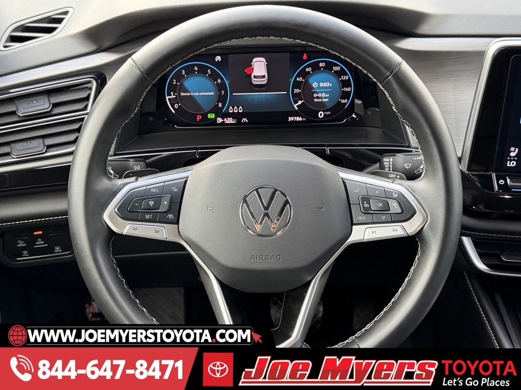 Used 2025 Deep Black Pearl Volkswagen 2.0T SE w/Technology image 15