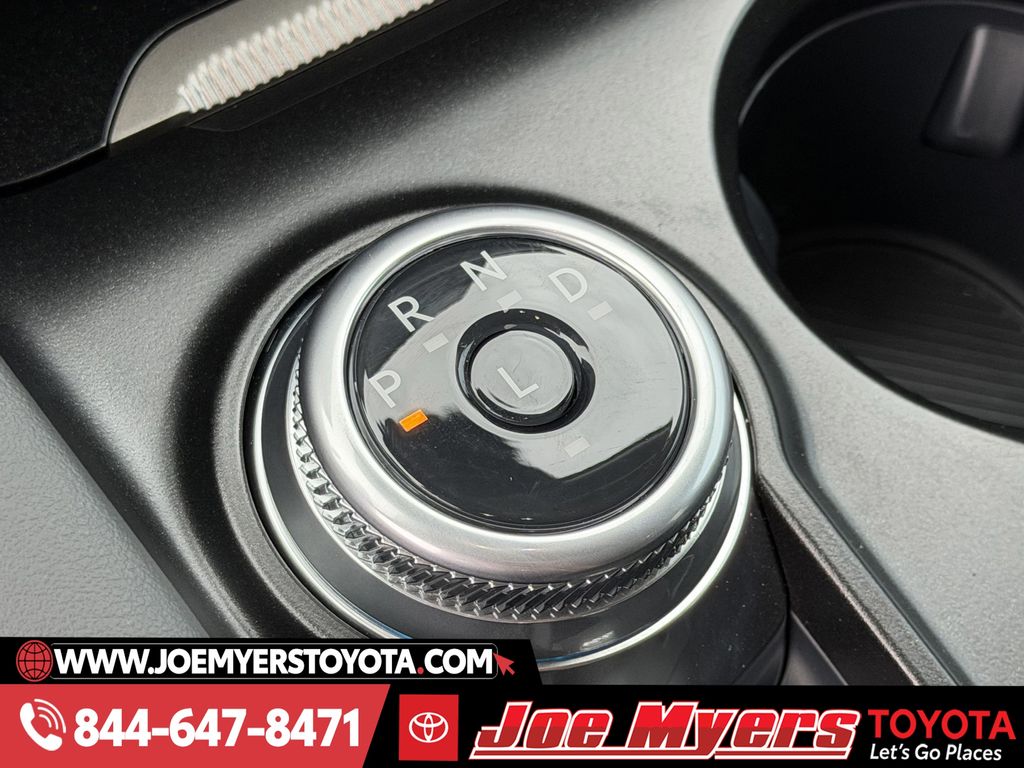 Used 2025 Vapor Blue Metallic Ford Active image 21