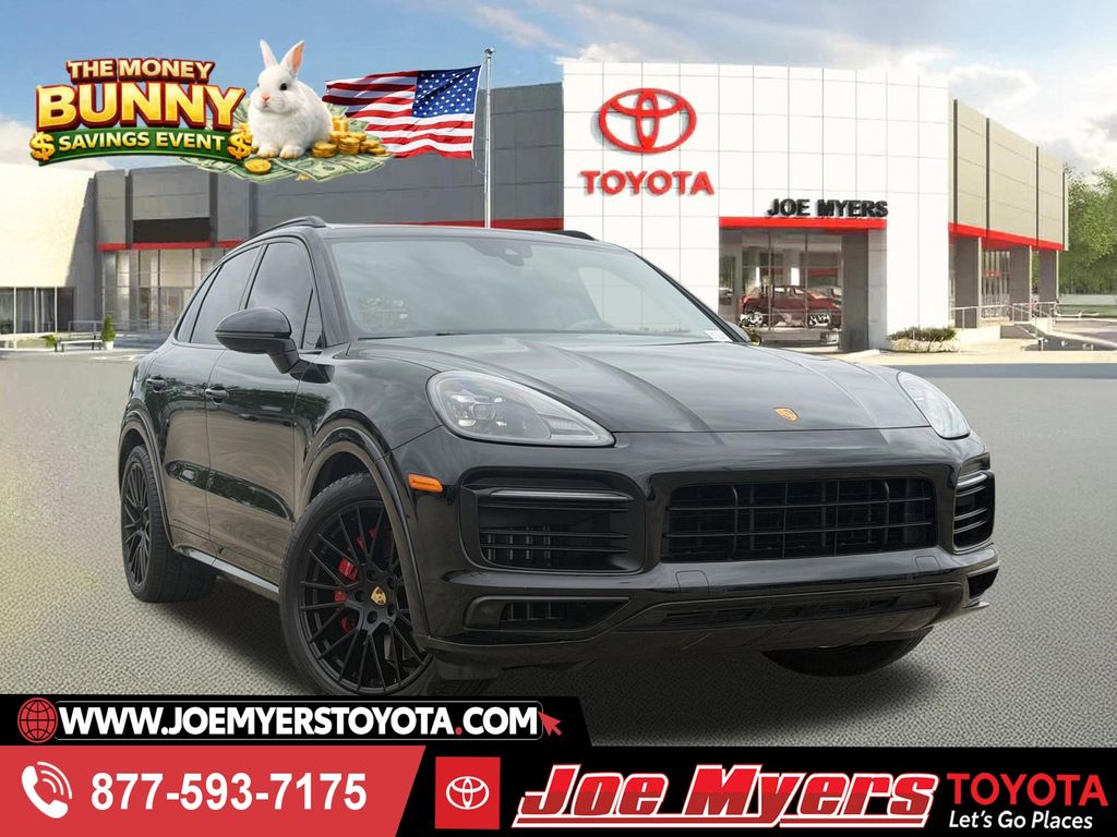 2023 Porsche Cayenne GTS's photo