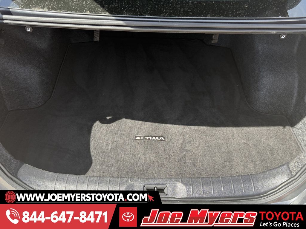 Used 2025 Gun Metallic Nissan 2.5 SV image 29