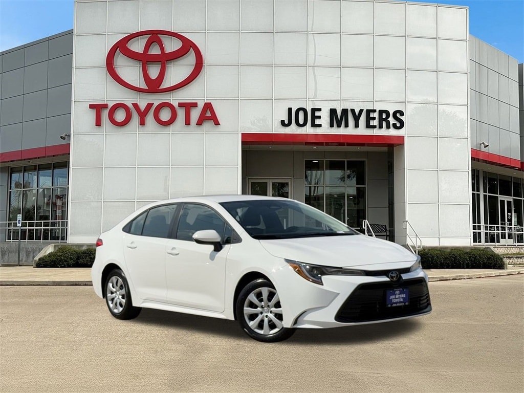 Used 2024 Toyota Corolla LE with VIN 5YFB4MDE0RP172039 for sale in Northfield, Minnesota
