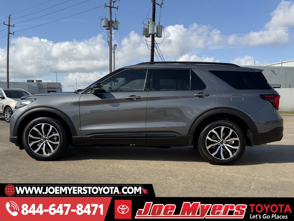 Used 2025 Gray Metallic Ford ST-Line image 6