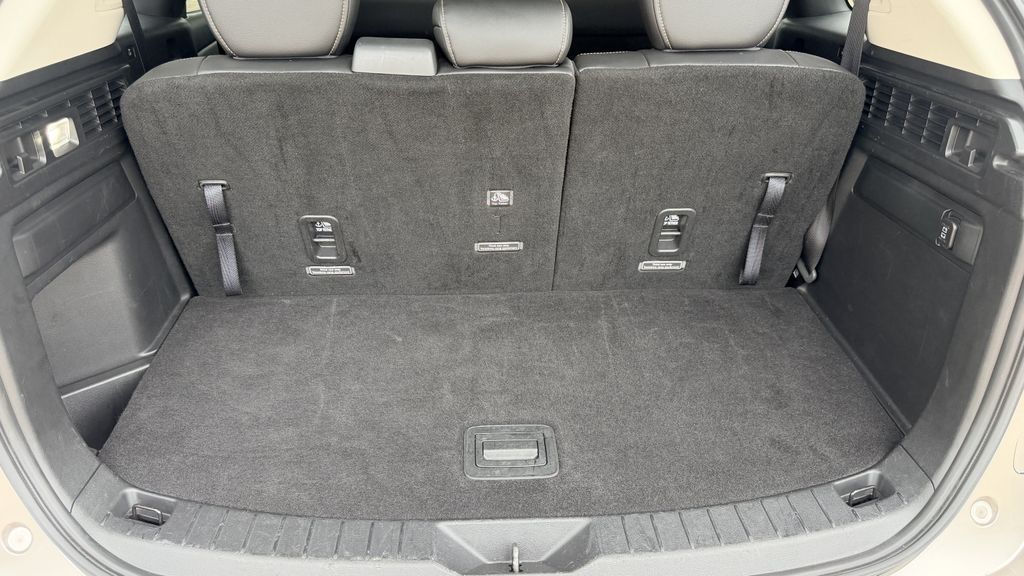 2025 Mazda CX-90 Preferred Package - Photo 32