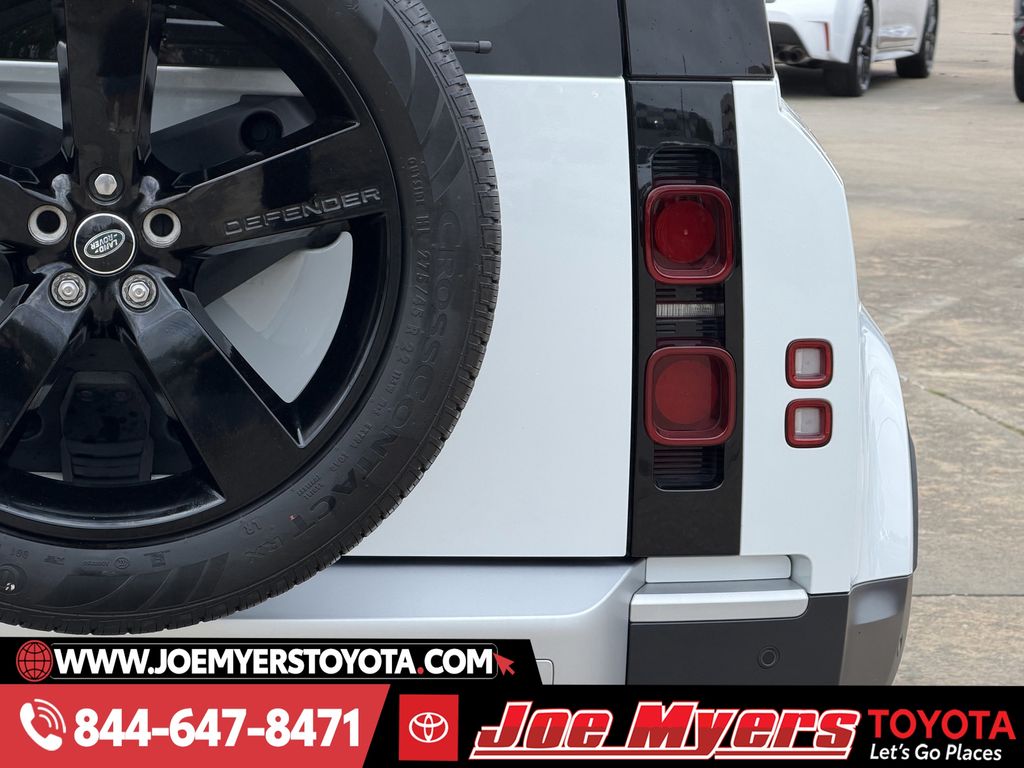 Used 2024 Fuji White Land Rover S image 9