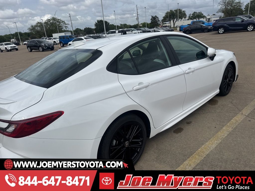 Used 2025 Ice Cap Toyota SE image 5