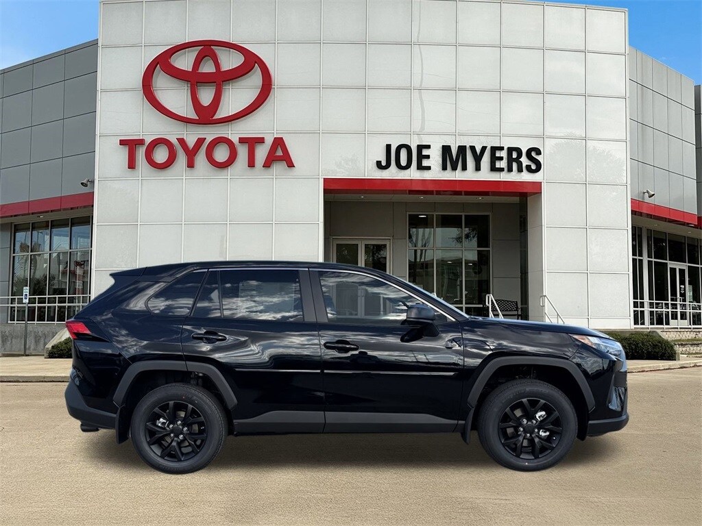 2025 Toyota RAV4 LE photo 3