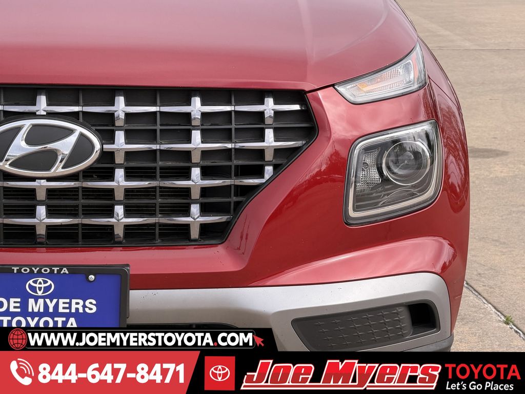 Used 2025 Ultimate Red Hyundai SEL image 4