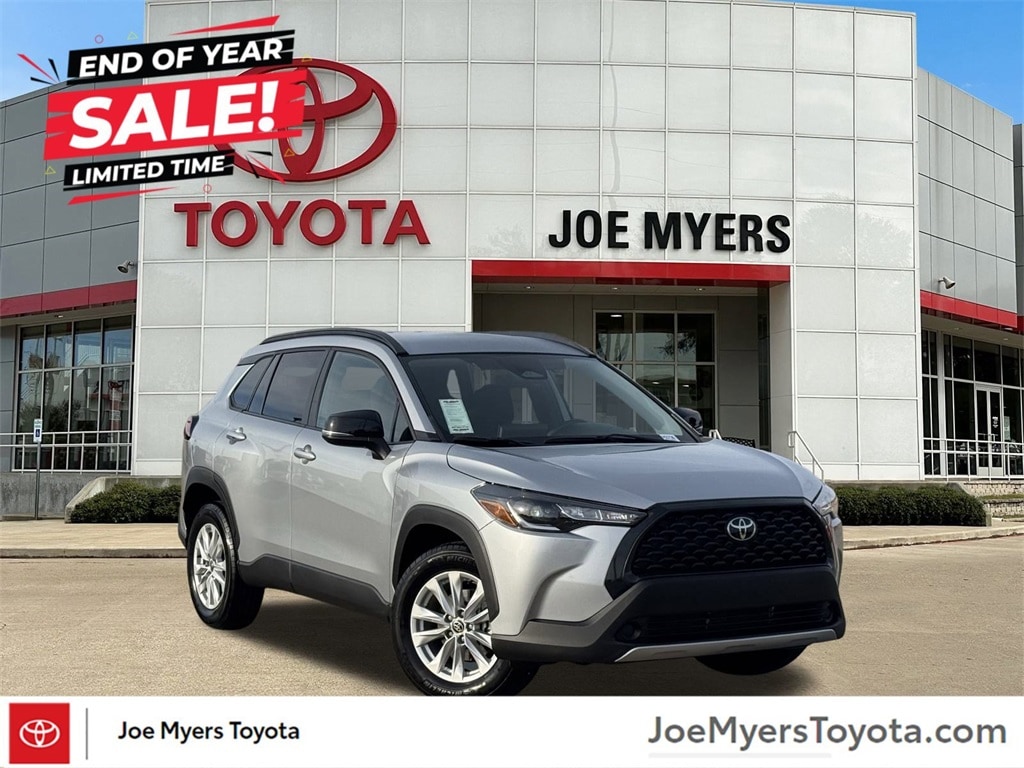 2025 Toyota Corolla Cross LE's photo