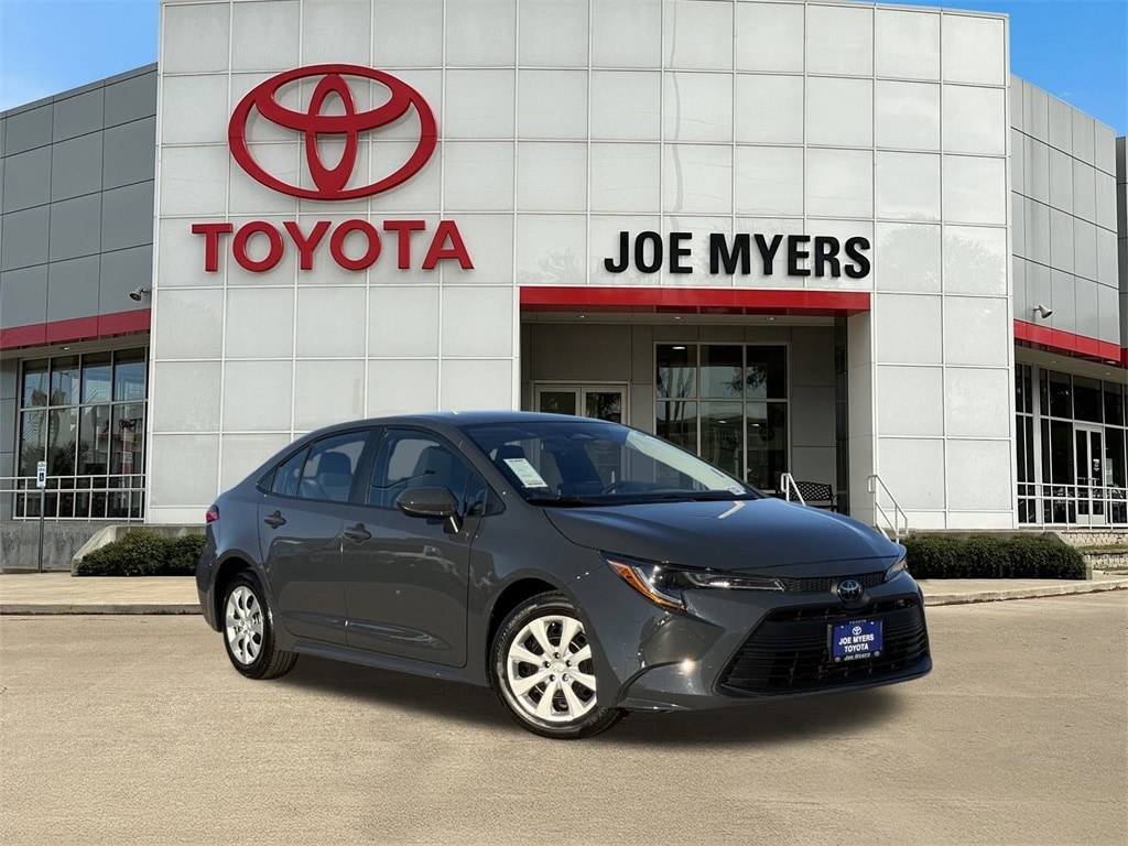 Used 2025 Toyota Corolla LE with VIN 5YFB4MDE1SP249023 for sale in Northfield, Minnesota