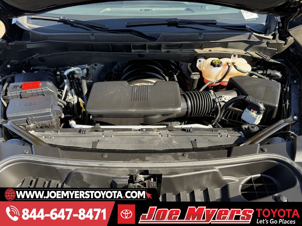 Used 2025 Black Chevrolet LT image 32