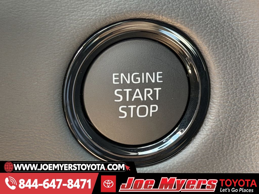 New 2026 Wind Chill Pearl Toyota Platinum image 20