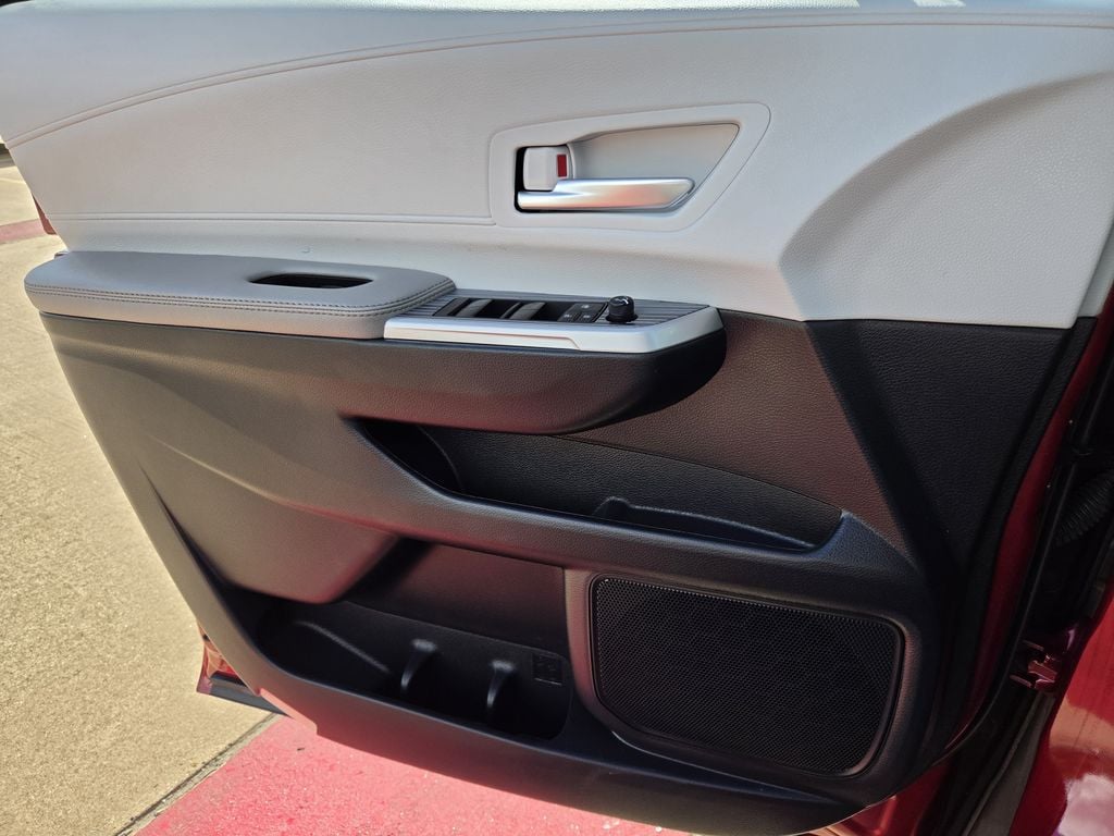 Used 2025 Pearl Toyota XLE image 26