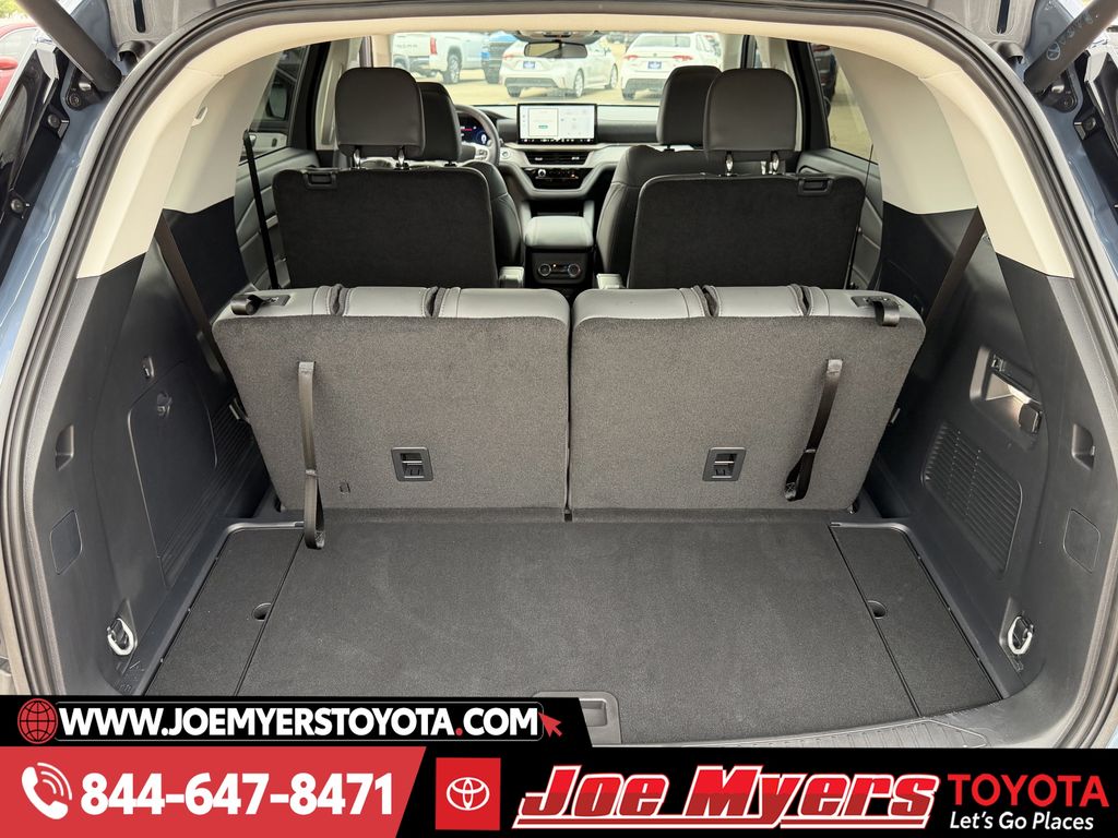 Used 2025 Vapor Blue Metallic Ford Active image 30