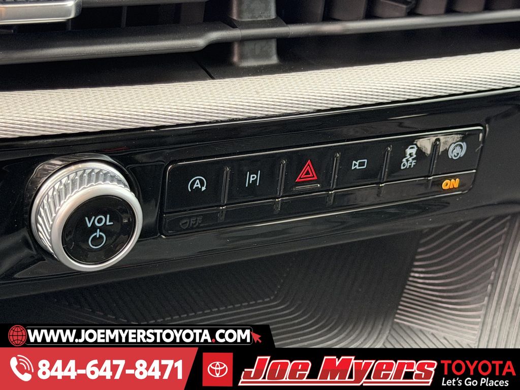 Used 2025 Vapor Blue Metallic Ford Active image 20