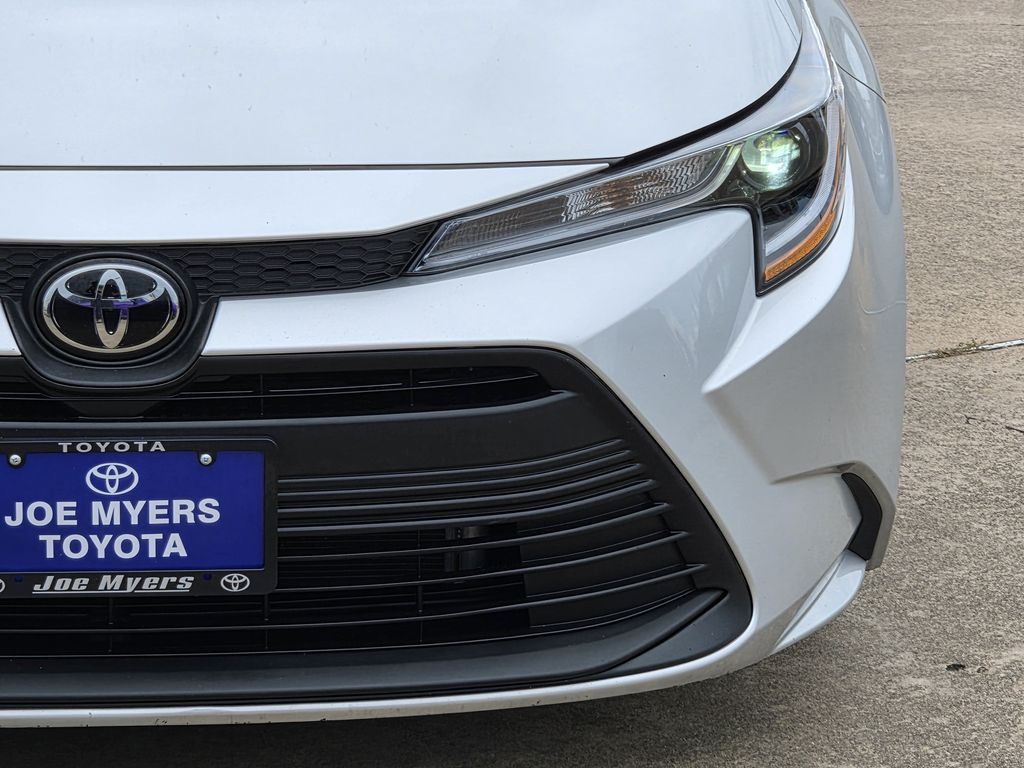 Used 2025 Classic Silver Metallic Toyota LE image 4