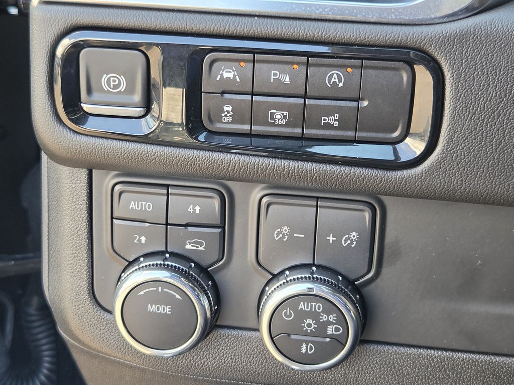 Used 2025 Onyx Black GMC Denali image 24