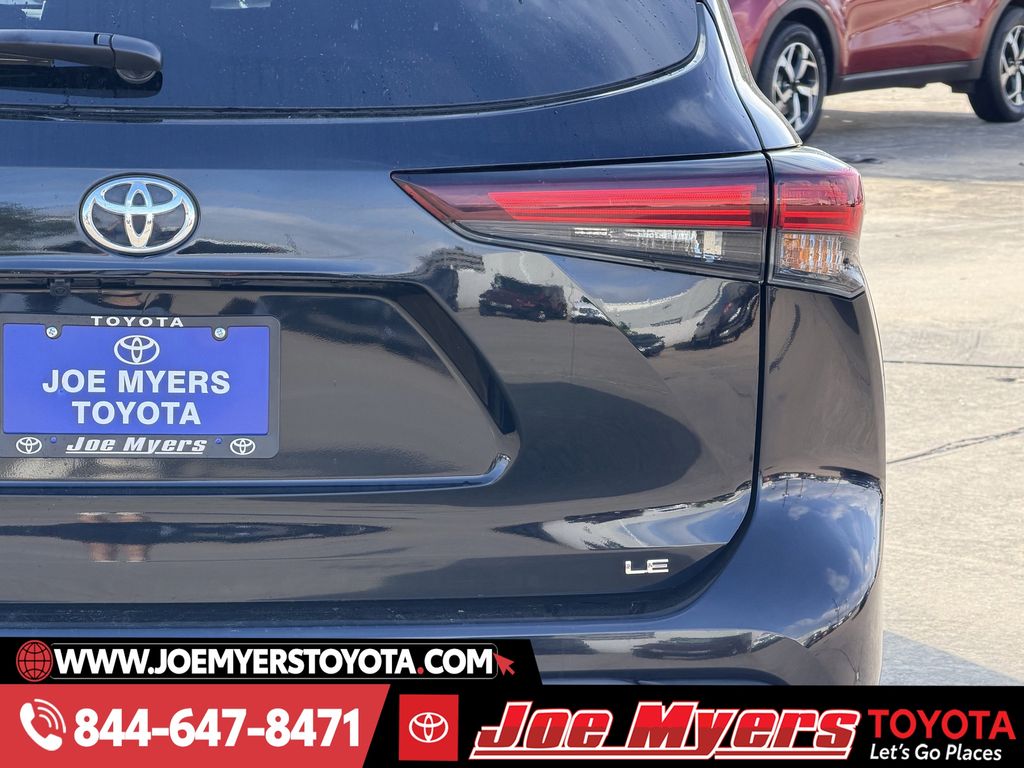 Used 2025 Midnight Black Metallic Toyota LE image 9