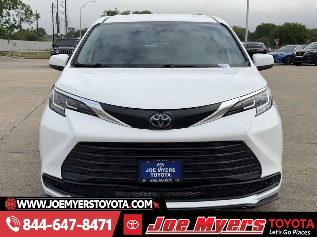 Used 2021 Toyota Sienna LE Minivan/Van
