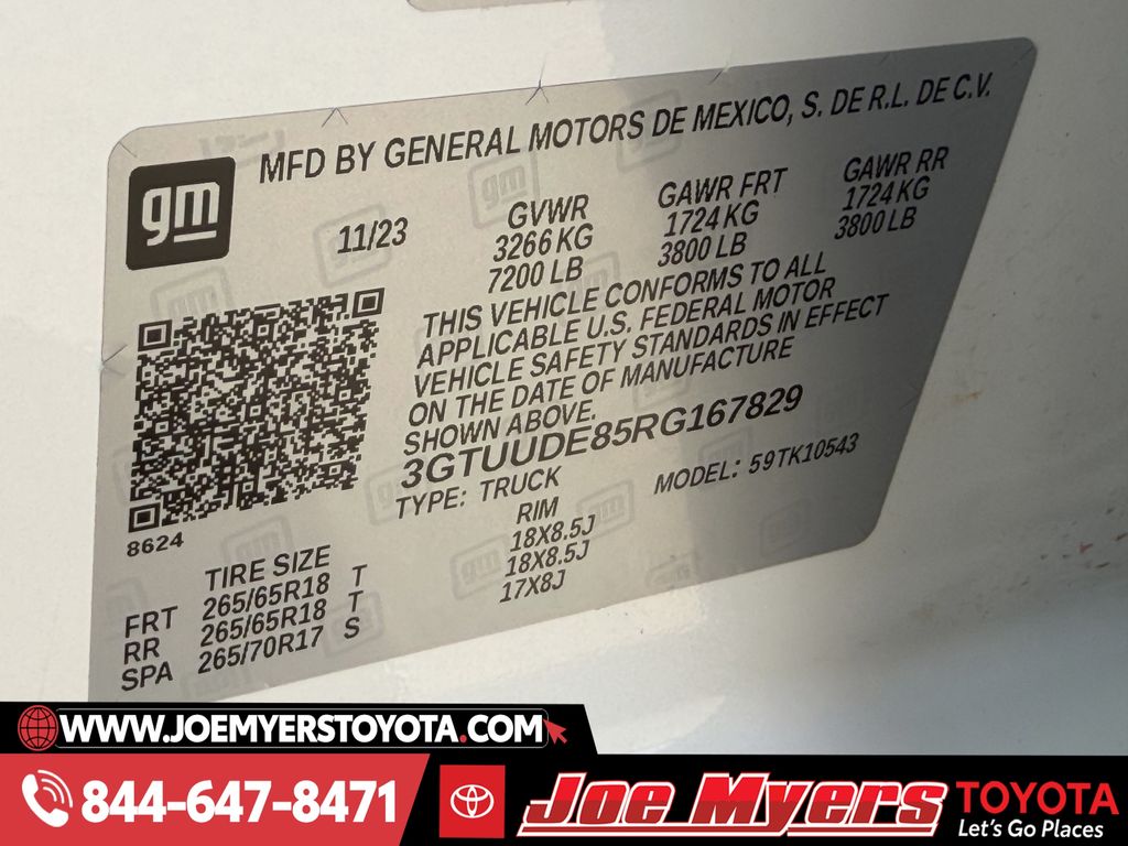 Used 2024 Summit White GMC SLT image 33