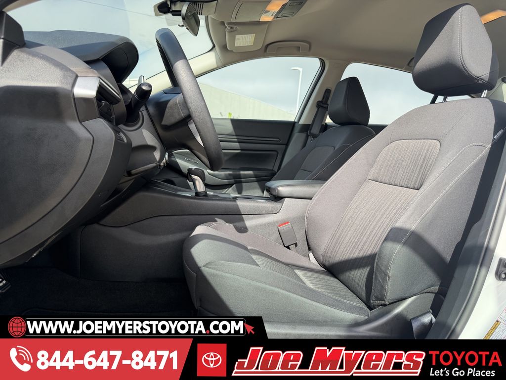 Used 2025 Glacier White Nissan 2.5 SV image 26