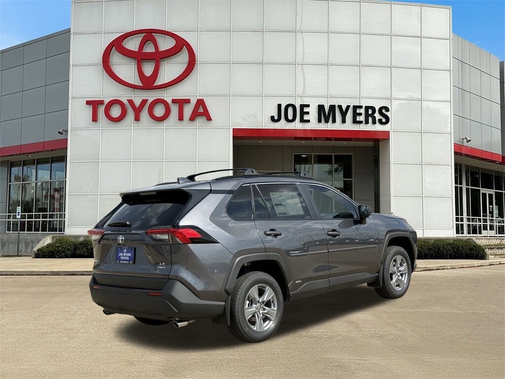 2025 Toyota RAV4 Hybrid LE photo 3