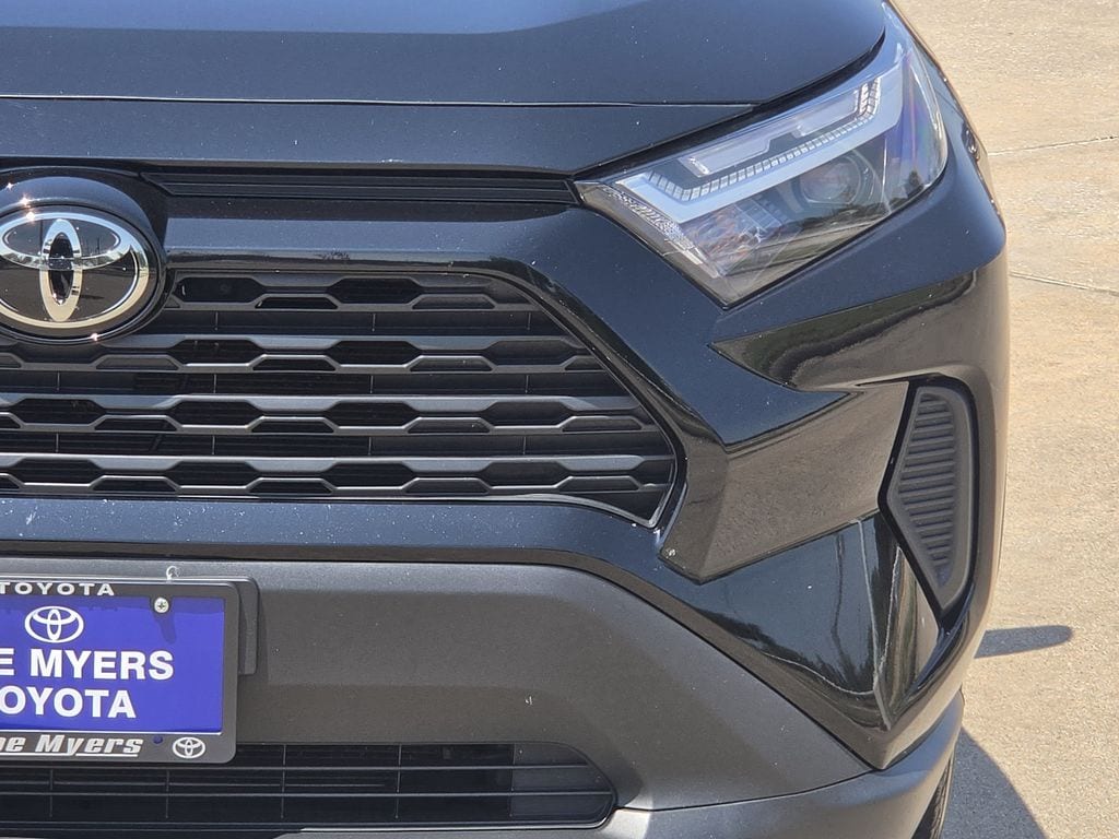 Used 2025 Midnight Black Metallic Toyota LE image 4
