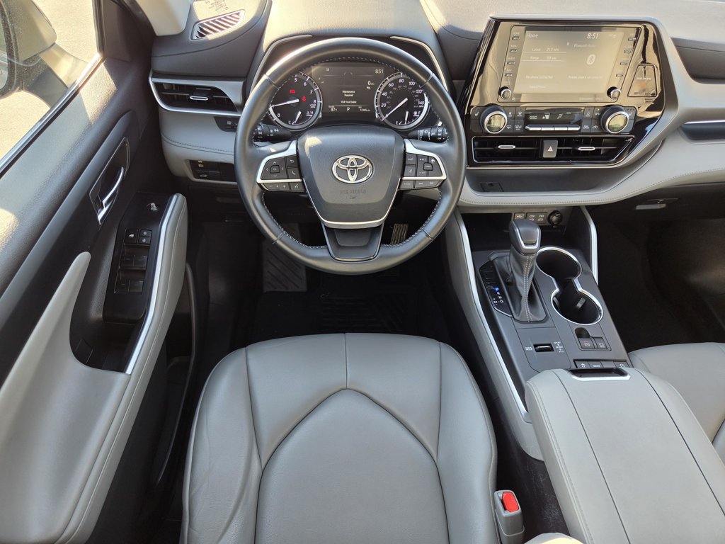 Used 2022 Moon Dust Toyota XLE image 14