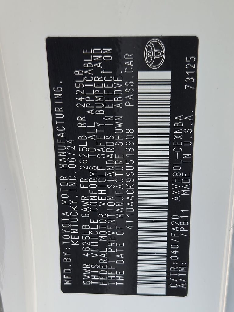 Used 2025 Ice Toyota LE image 31