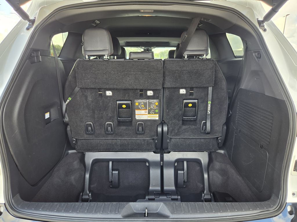 Used 2023 Ice Toyota XSE image 31
