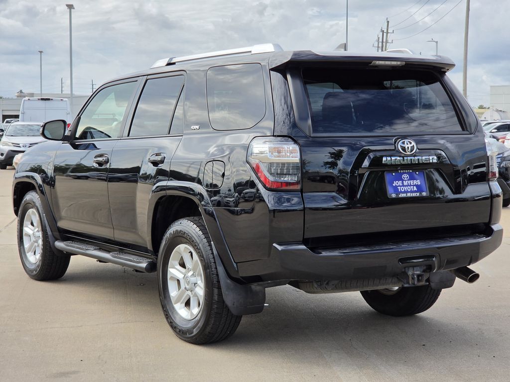 Used 2016 Midnight Black Metallic Toyota SR5 Premium image 7