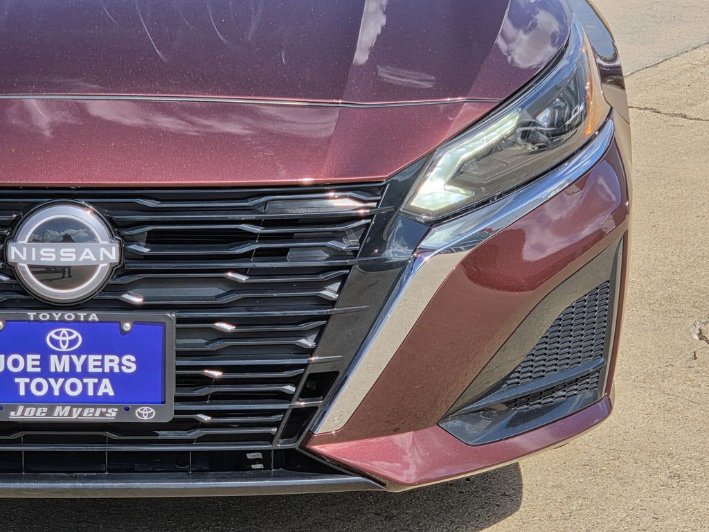 Used 2025 Garnet Pearl Metallic Nissan 2.5 SV image 4