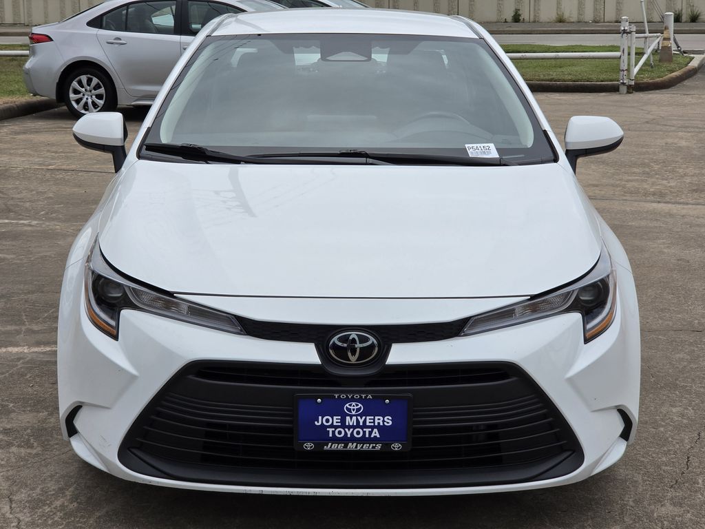 Used 2025 Ice Toyota LE image 3