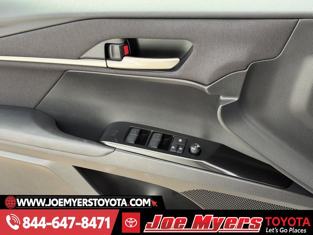 Used 2025 Ice Cap Toyota LE image 26