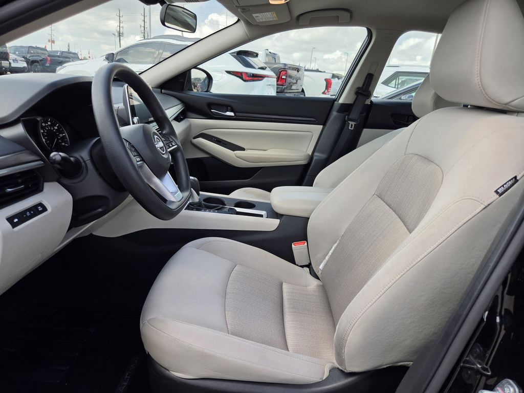 Used 2025 Super Black Clearcoat Nissan 2.5 SV image 26