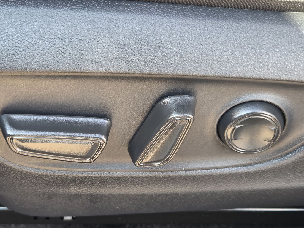 Used 2025 Silver Sky Metallic Toyota XLE image 28