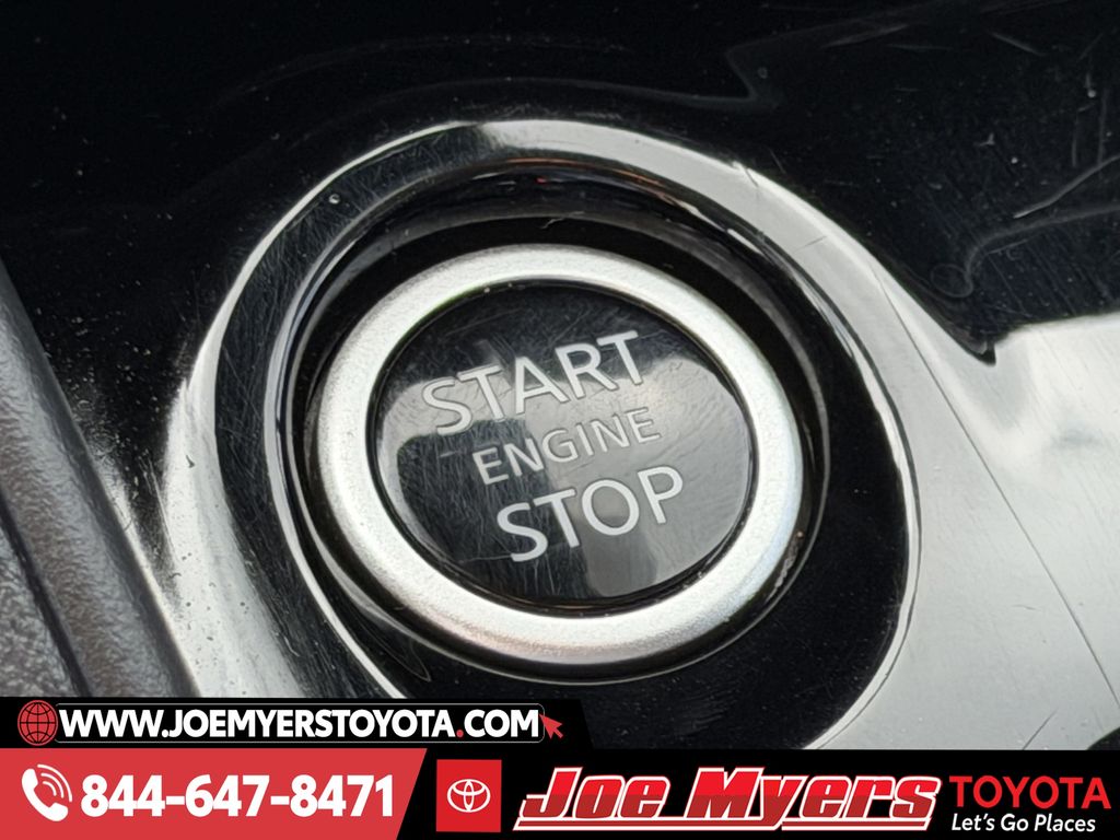 Used 2025 Gray Sky Pearl Nissan 1.6 SV image 21