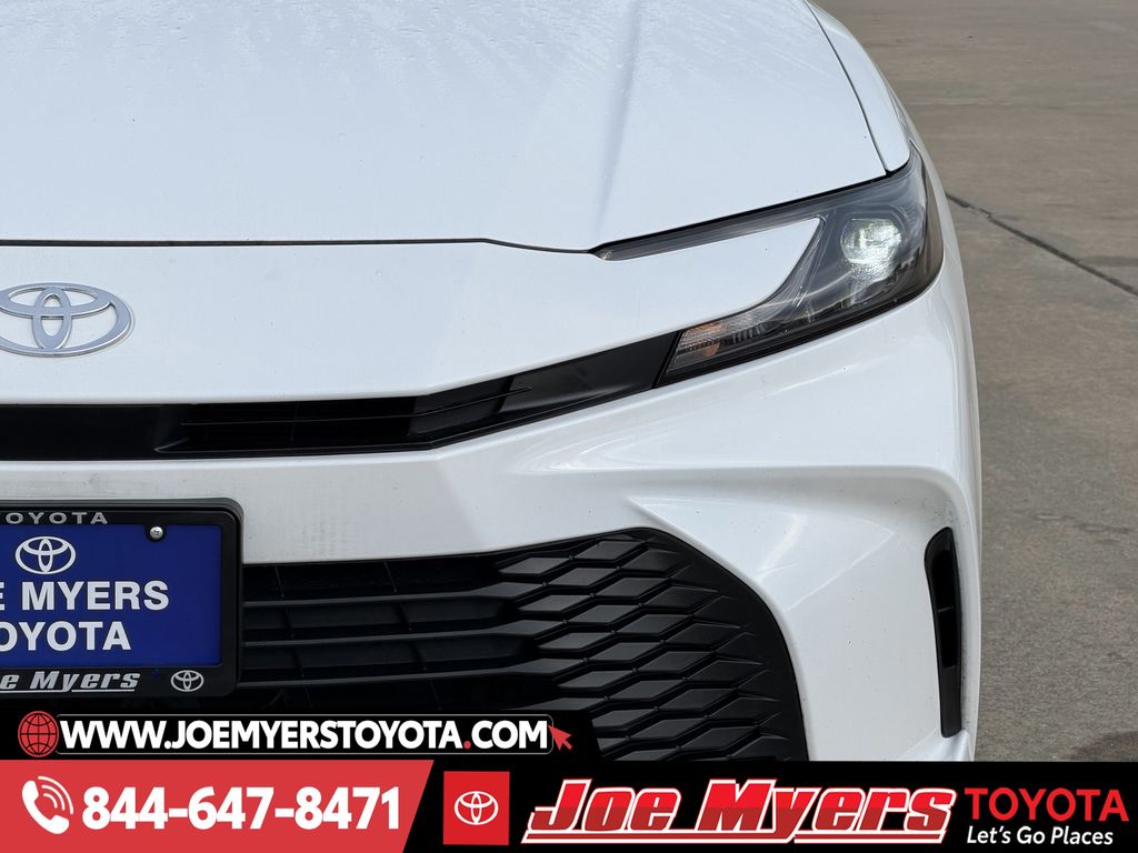 Used 2025 Ice Cap Toyota LE image 4