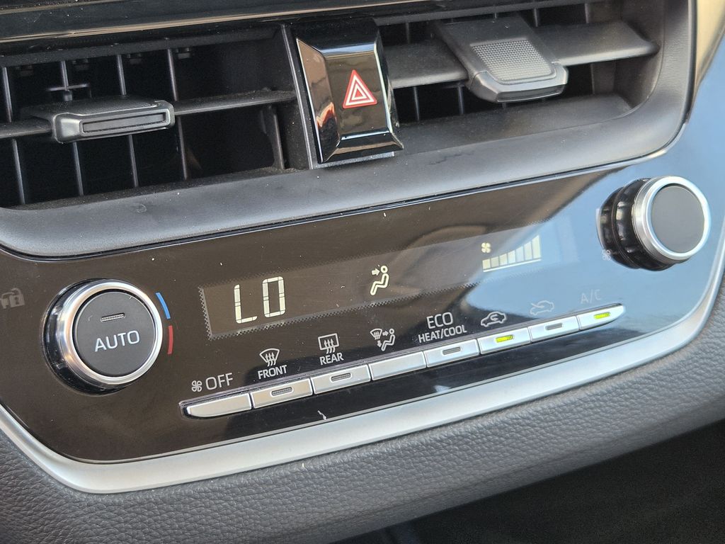 Used 2025 Ice Toyota LE image 20