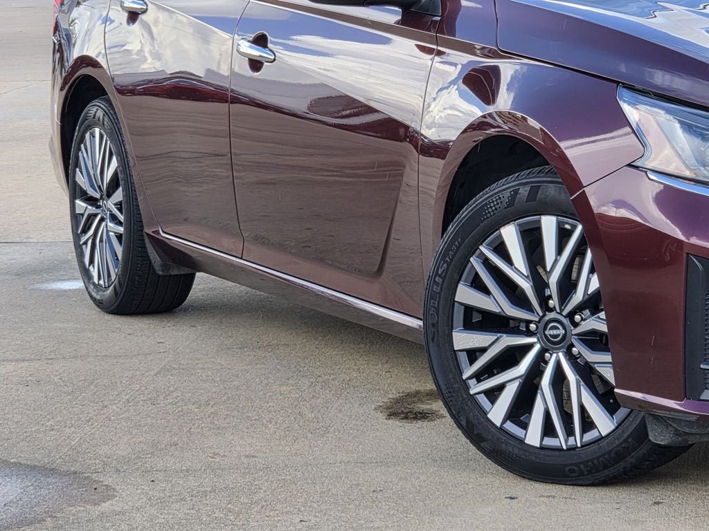 Used 2025 Garnet Pearl Metallic Nissan 2.5 SV image 11