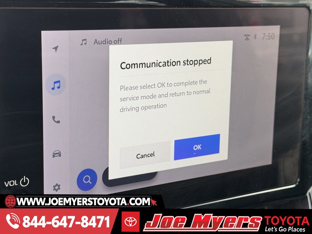 Used 2025 Ice Cap Toyota LE image 21