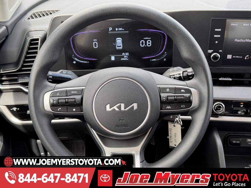Used 2025 Snow White Pearl Kia LX image 14
