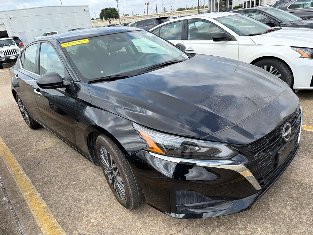 2025 Nissan Altima SV - Photo 6