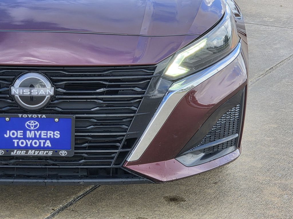 Used 2025 Garnet Pearl Metallic Nissan 2.5 SV image 4