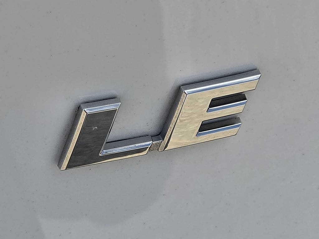Used 2024 Ice Toyota LE image 11