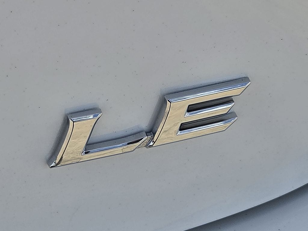 Used 2025 Ice Toyota LE image 11