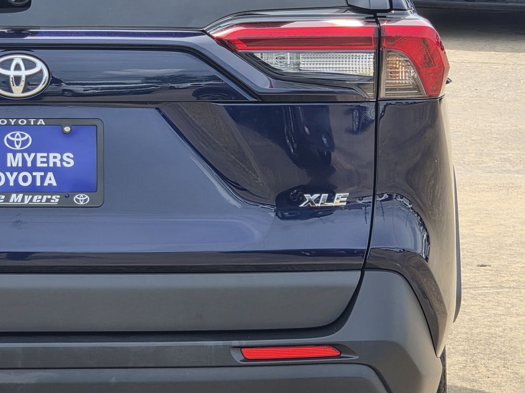 Used 2020 Blueprint Toyota XLE Premium image 9